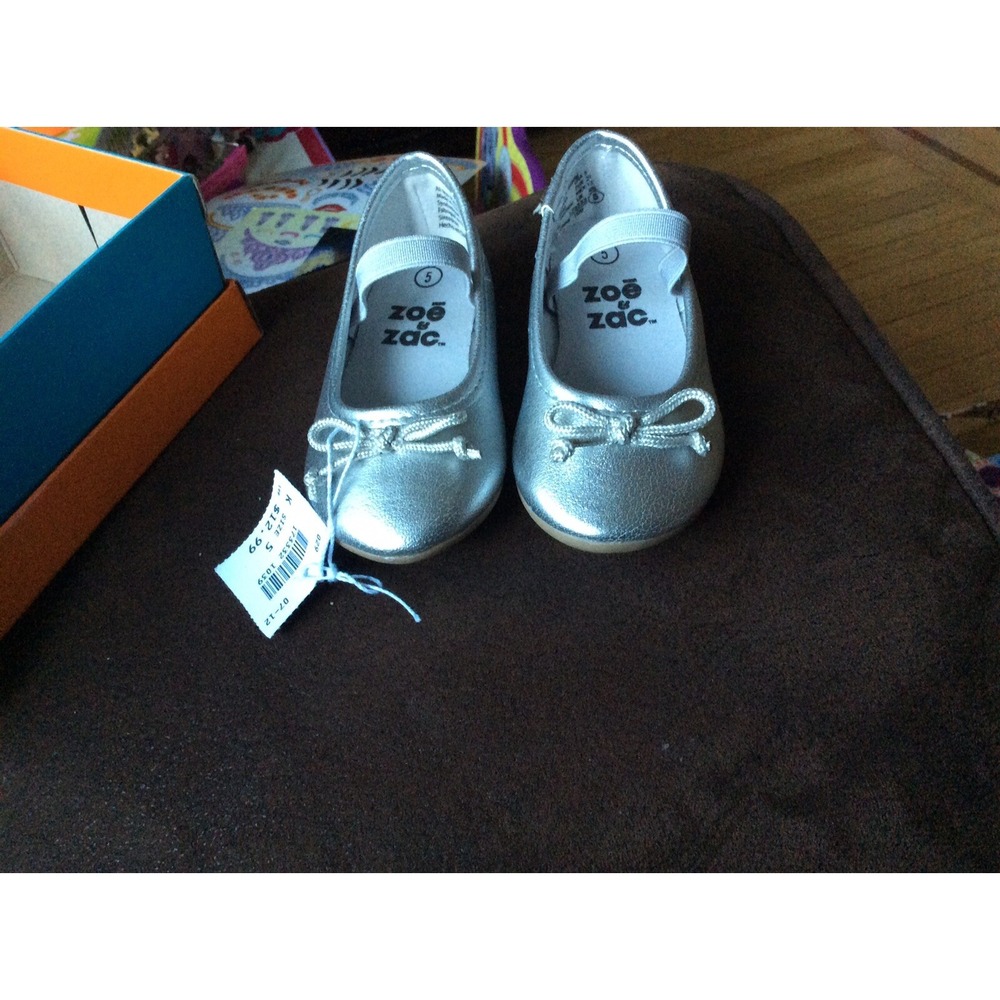 Zoe And Zac Brand New Toddler Girls Size 5 Fae Flat Plate Fae Silver Flats